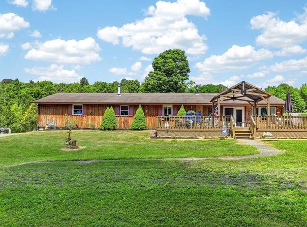 91 Lakeside Dr, Sayre, PA 18840