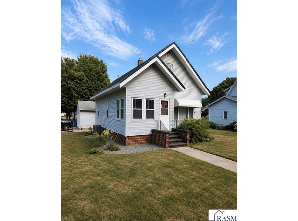 112 N White Street, Comfrey, MN 56019