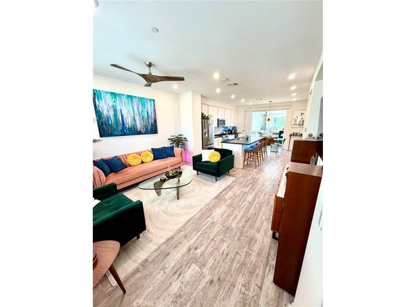 18449 W Mural, Northridge, CA 91325