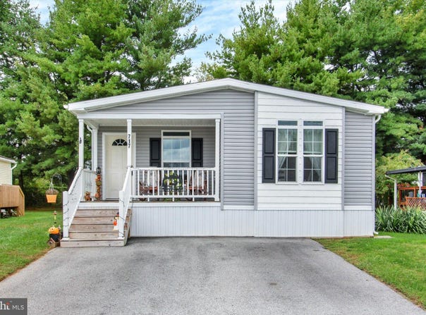 717 LAURA Lane, YORK, PA 17402