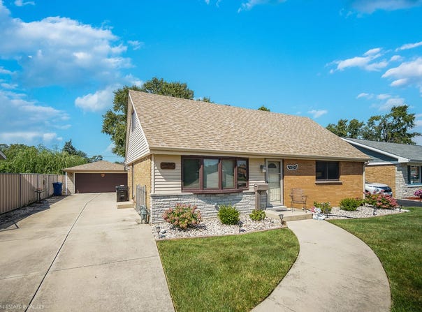 8724 Cranbrook Lane, Bridgeview, IL 60455