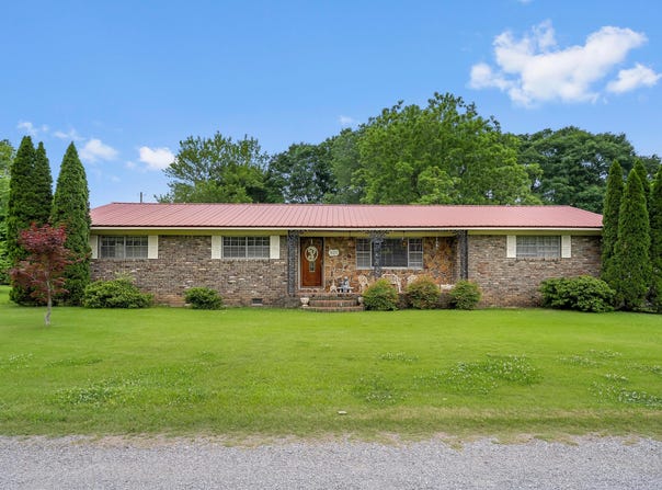 825 NE 3RD St, Carbon Hill, AL 35549