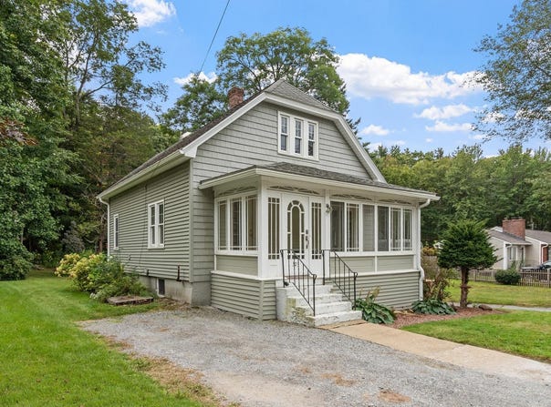 323 Pearl St, Gardner, MA 01440