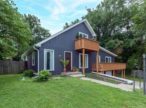 124 Johnson Road, Liberty, MO 64068