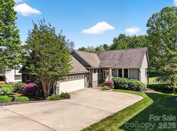 24 Triple Fairways Drive, Hendersonville, NC 28739