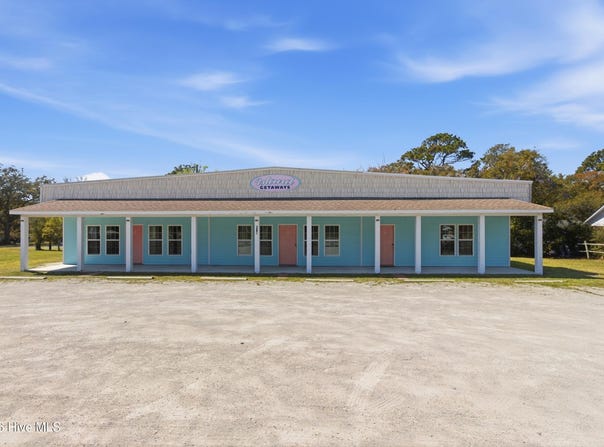 360 Island Road, Harkers Island, NC 28531