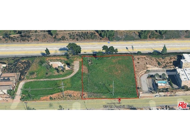 13419 Foothill Blvd, Sylmar, CA 91342
