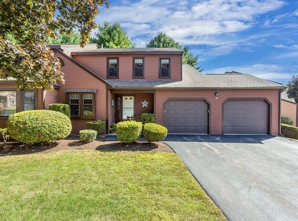 22 Hawthorne Vlg, Franklin, MA 02038