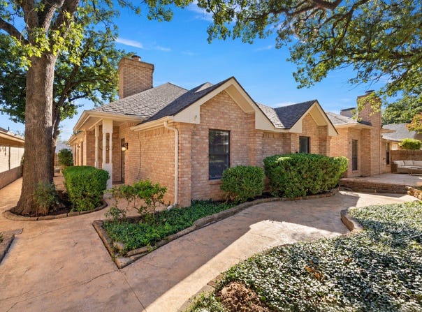 2108 Woodway Drive, Arlington, TX 76017