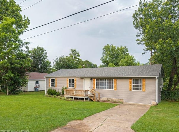 702 9th ST, Barling, AR 72923