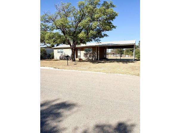 409 Avenue K, Abernathy, TX 79311