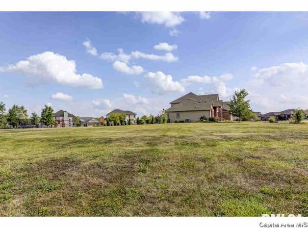 400 RAMBLEWOOD Road, Chatham, IL 62629