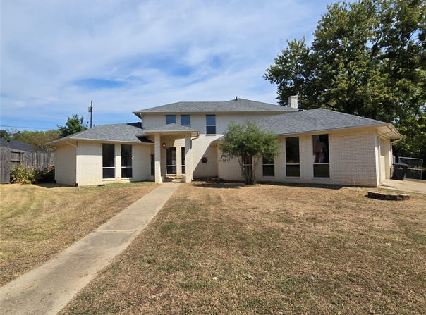 4001 Crescent Valley Circle, Denison, TX 75020