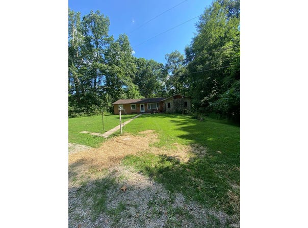 864 S Hilltop Drive, Spencer, IN 47460