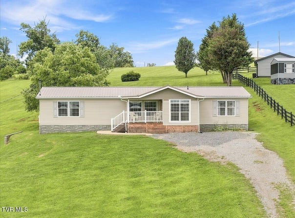 824 Howell River Road, Rutledge, TN 37861