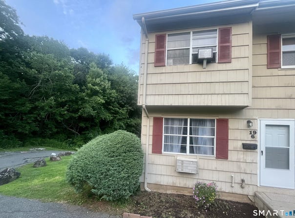 19 Coach Circle, Naugatuck, CT 06770