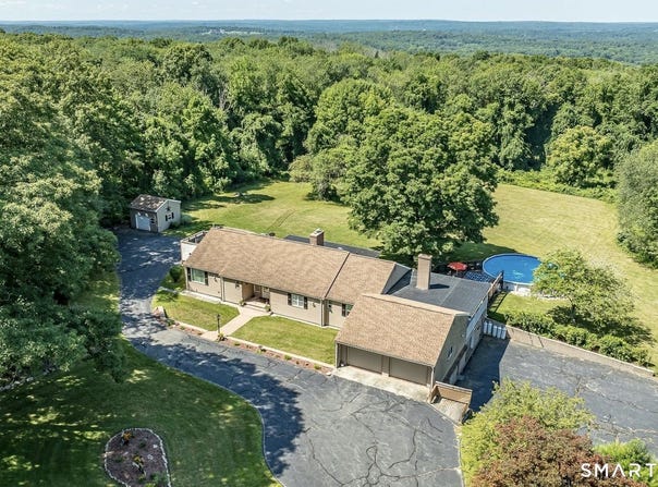 689 Squaw Rock Road, Plainfield, CT 06354