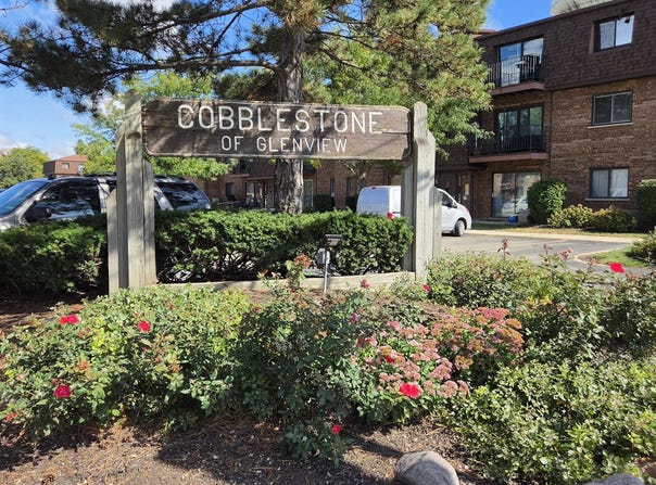 718 Cobblestone Circle, Glenview, IL 60025