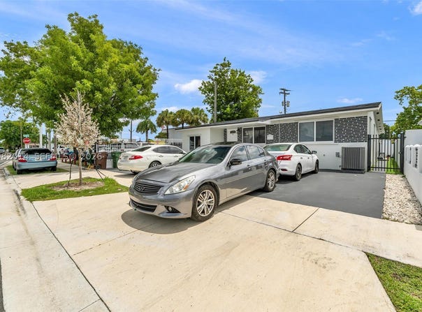 4851 E 8th Ct, Hialeah, FL 33013