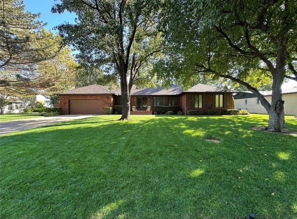 909 Club View Drive, Dodge City, KS 67801