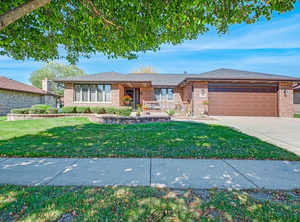 8300 162nd Place, Tinley Park, IL 60477