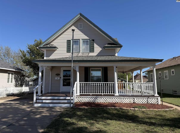 512 N Main St, Pratt, KS 67124