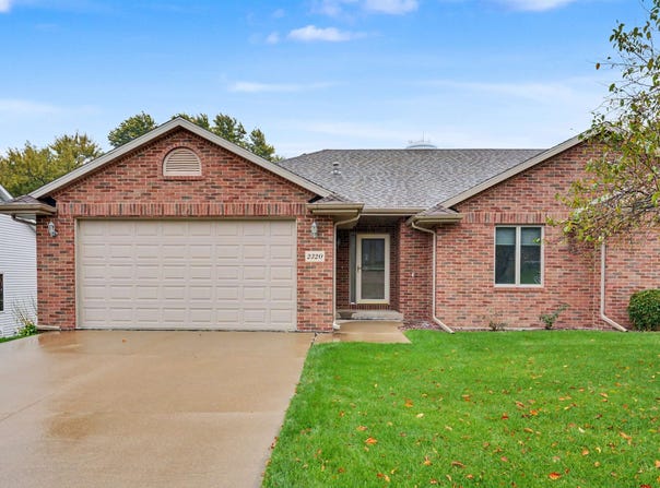 2320 Deerborn Drive, Asbury, IA 52002