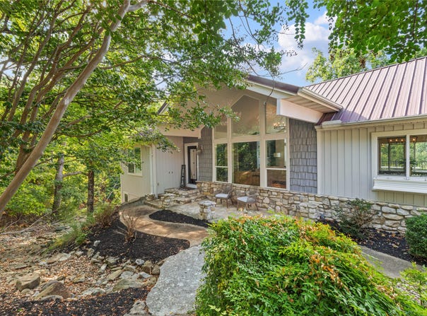 70 Stone Ledge Drive, Branson West, MO 65737