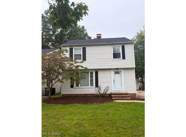 1388 Cranover Road, Lyndhurst, OH 44124