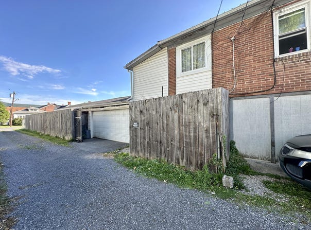 204 E Prospect St, Covington, VA 24426