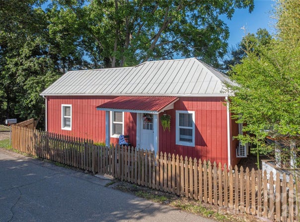 261 Star Ridge Road, Canton, NC 28716