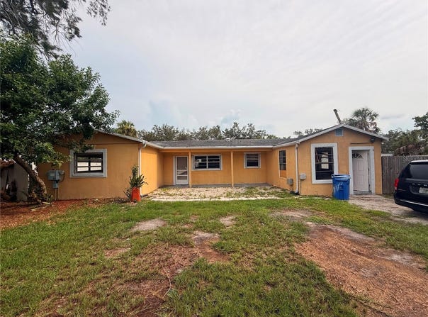 806 W SHELL POINT Road, RUSKIN, FL 33570