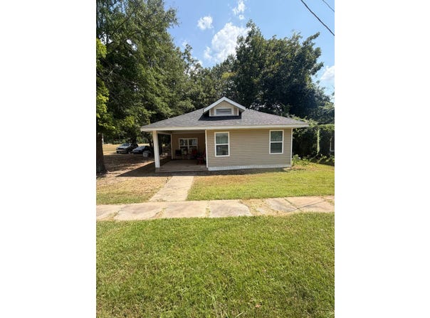 315 W 5th St, Hope, AR 71801