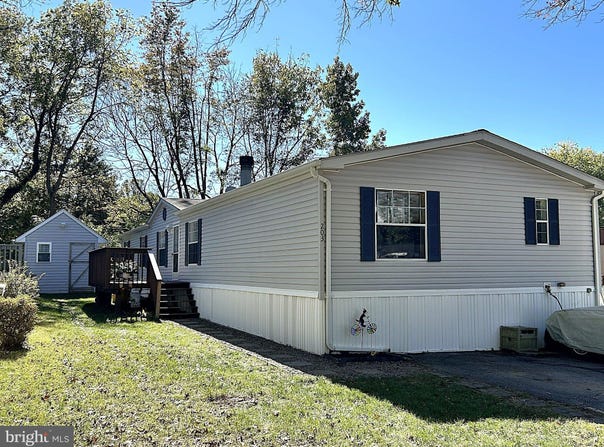 203 BOONES Drive, LOTHIAN, MD 20711