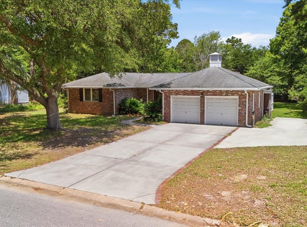 686 Pelzer Drive, Mount Pleasant, SC 29464