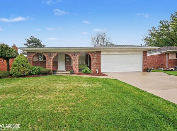 13482 Perry Circle, Warren, MI 48088