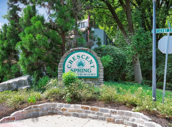 348 Crescent Spring Dr, Louisville, KY 40206