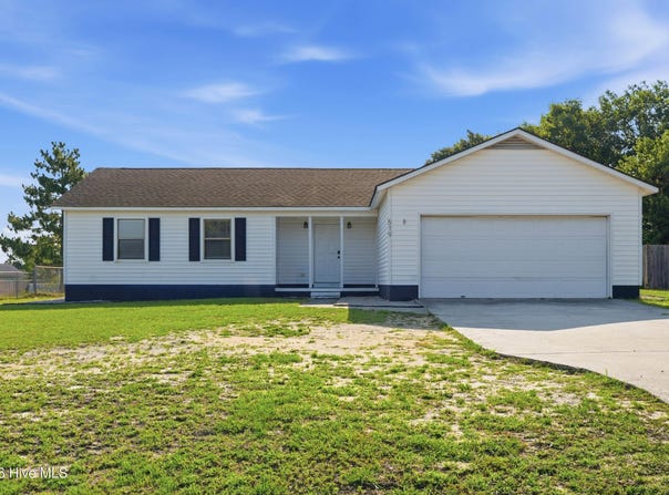 519 Sand Ridge Road, Hubert, NC 28539
