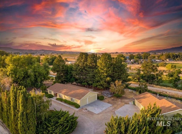 800 W S Slope Rd, Emmett, ID 83617