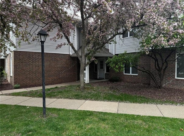 3590 Blue Jay Way, Eagan, MN 55123