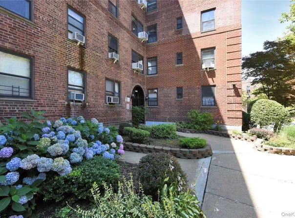 141-10 28 Ave, Flushing, NY 11354