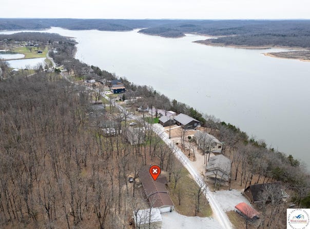 556 SE 1291P Private Road, Clinton, MO 64735