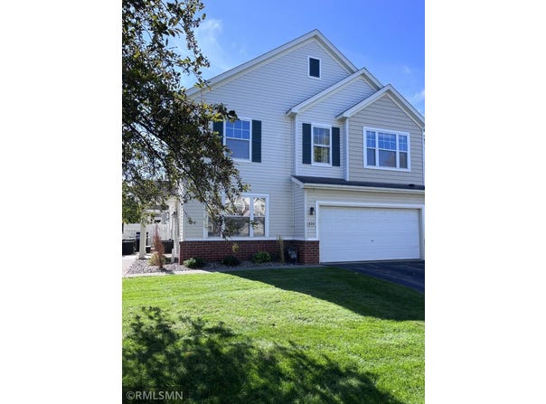 898 Providence Drive, Shakopee, MN 55379