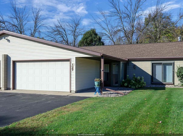 907 JACOBSEN Road, NEENAH, WI 54956