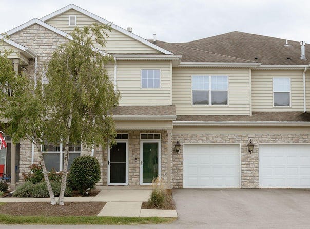N17W26522 Meadowgrass Cir, Pewaukee, WI 53072