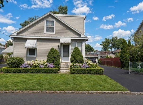 20 Diven St, Springfield Twp., NJ 07081-2814