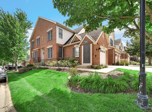 22 Red Tail Drive, Hawthorn Woods, IL 60047