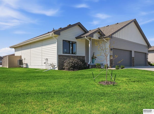 14809 Bruning Street, Bennington, NE 68007