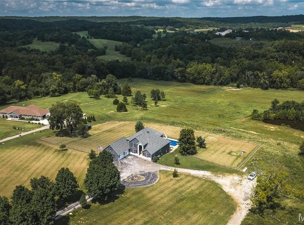 4411 Rock Road, Bourbon, MO 65441