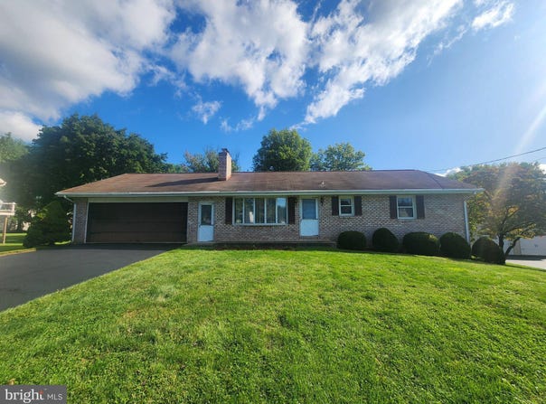 2241 SEITZ Drive, LANCASTER, PA 17601